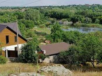Оселя біля річки Мигея